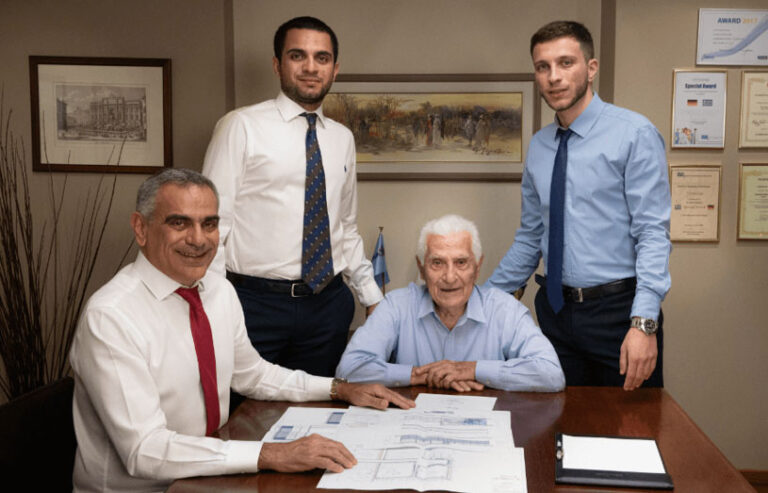 ΠΟΙΟΙ ΕΙΜΑΣΤΕ